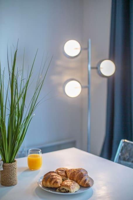 Grand 2 Pieces Balcon Parking Porte Paris Aubervilliers Esterno foto